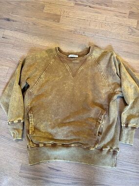 Women boutique Washed Crewneck Sweatshirt with side pockets
